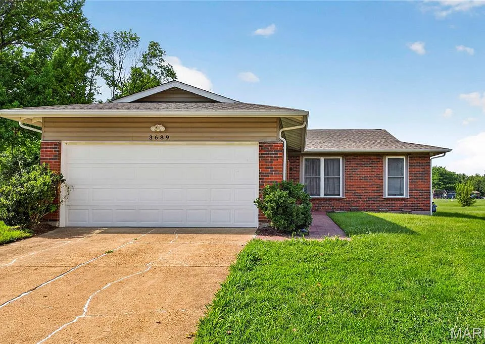 3689 Whispering Woods Dr