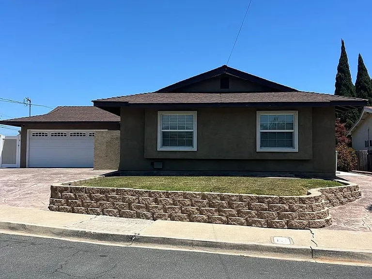 1483 La Corta Cir — Photo 5