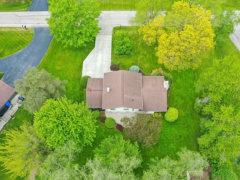 Wessex Dr — Photo 33
