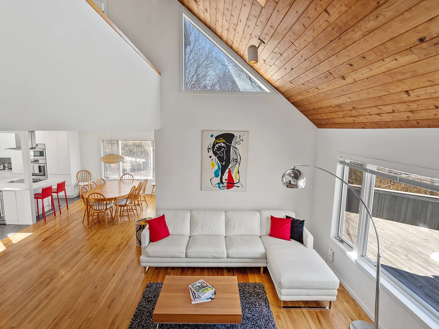 Beautiful Contemporary Shinnecock Hills Rental — Photo 3