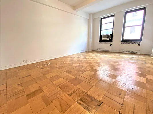 Rented by Manhattan Realty Group | media 9