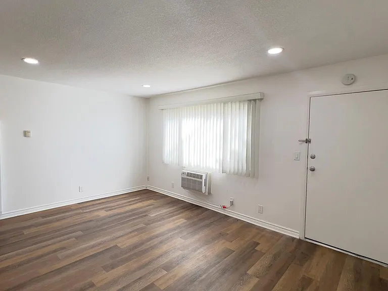Downey North Apartments — Photo 13