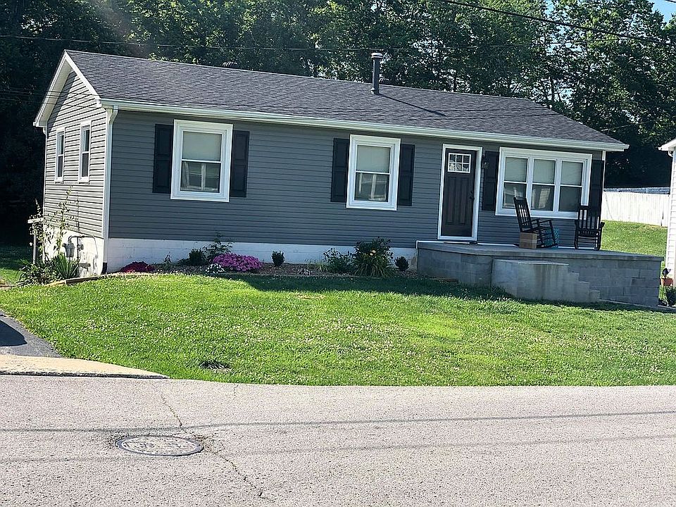 1st image of 901 2nd St