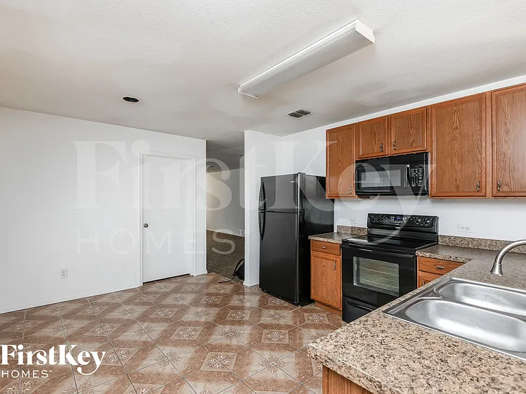 1317 Castle Ridge Rd — Photo 5