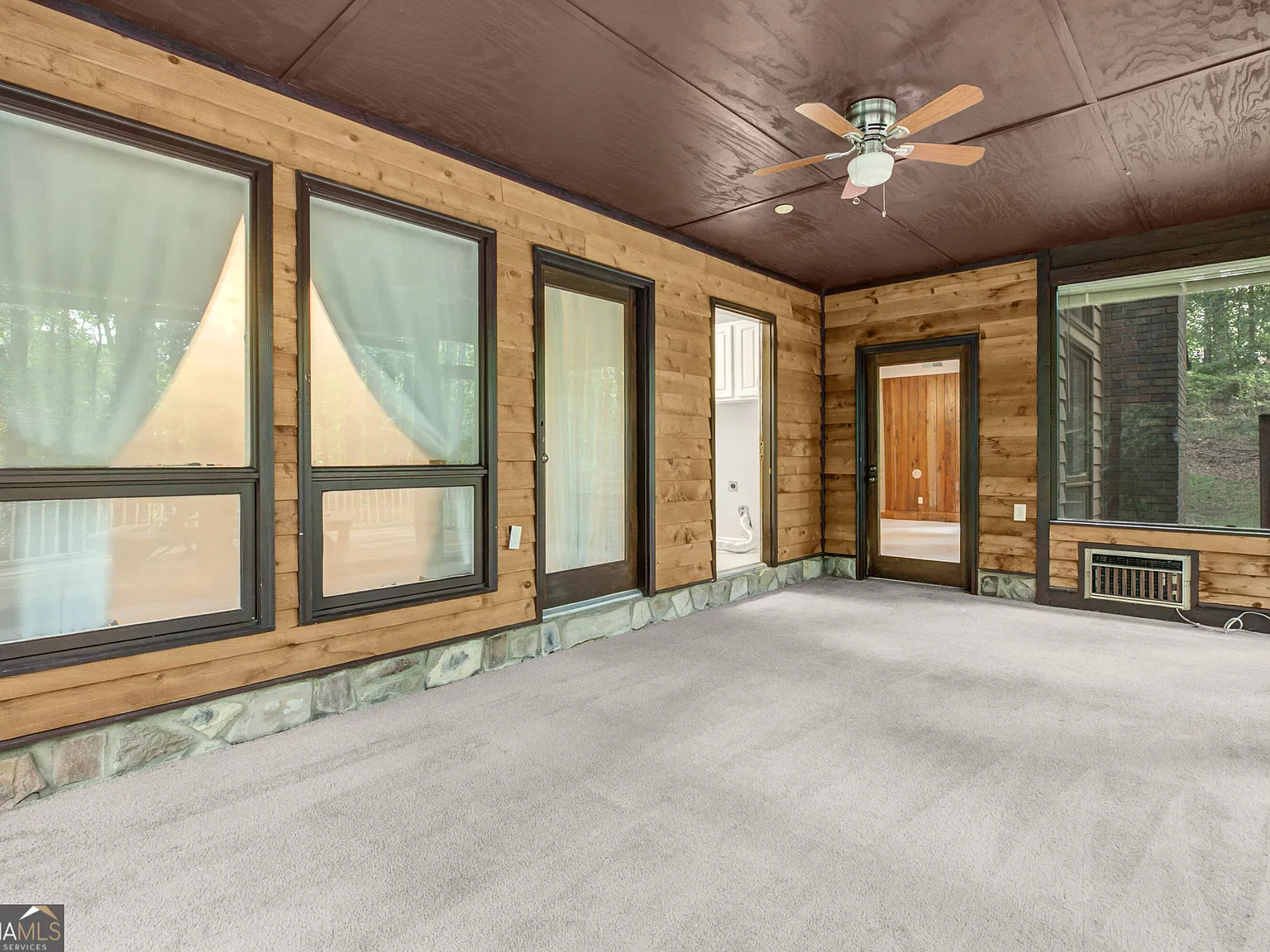 4 bed, 2.0 bath, 2195 sqft, $2,250 — Photo 3