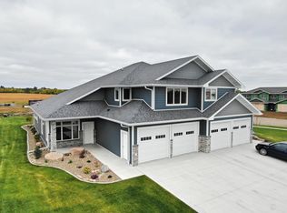 914 Select Ln, Bismarck, ND 58503