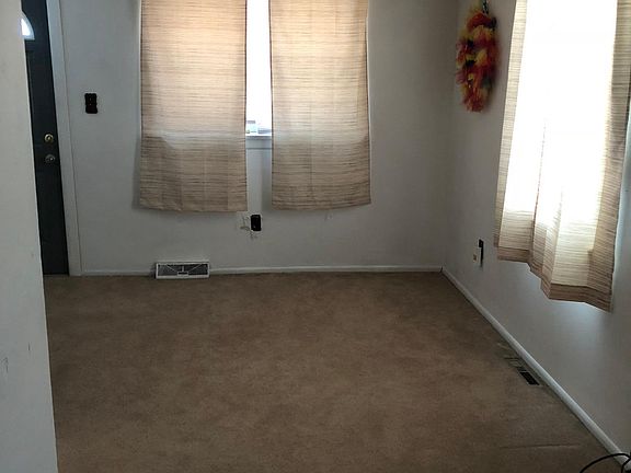 3rd image of 711 Grant Ct