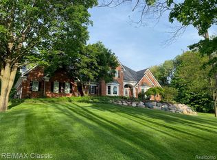 8650 N Ridge Rd, Canton, MI 48187