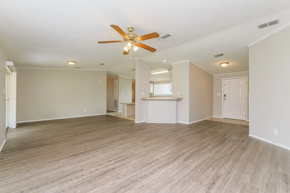 3 bed, 2.0 bath, 1620 sqft, $3,620 — Photo 4