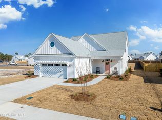 192 Bluebird Ln, Hampstead, NC 28443