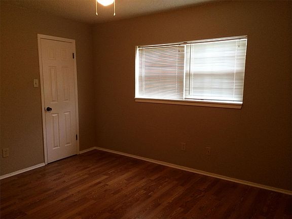 4th image of 304 Amherst Ct