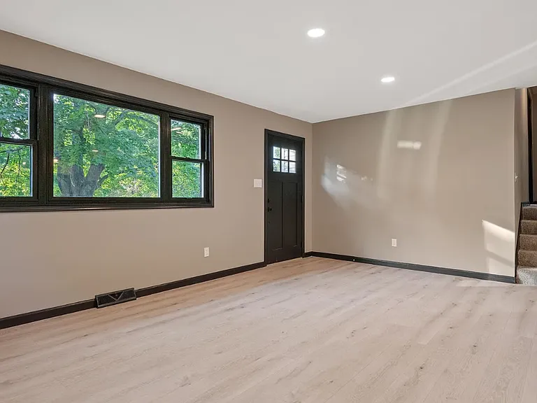 2175 Gale Dr — Photo 6