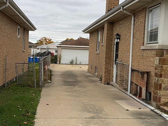 3rd image of 4511 Rose St