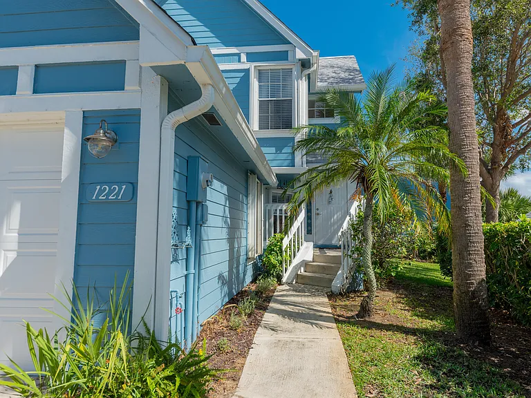 1221 Ocean Dunes Cir — Photo 3