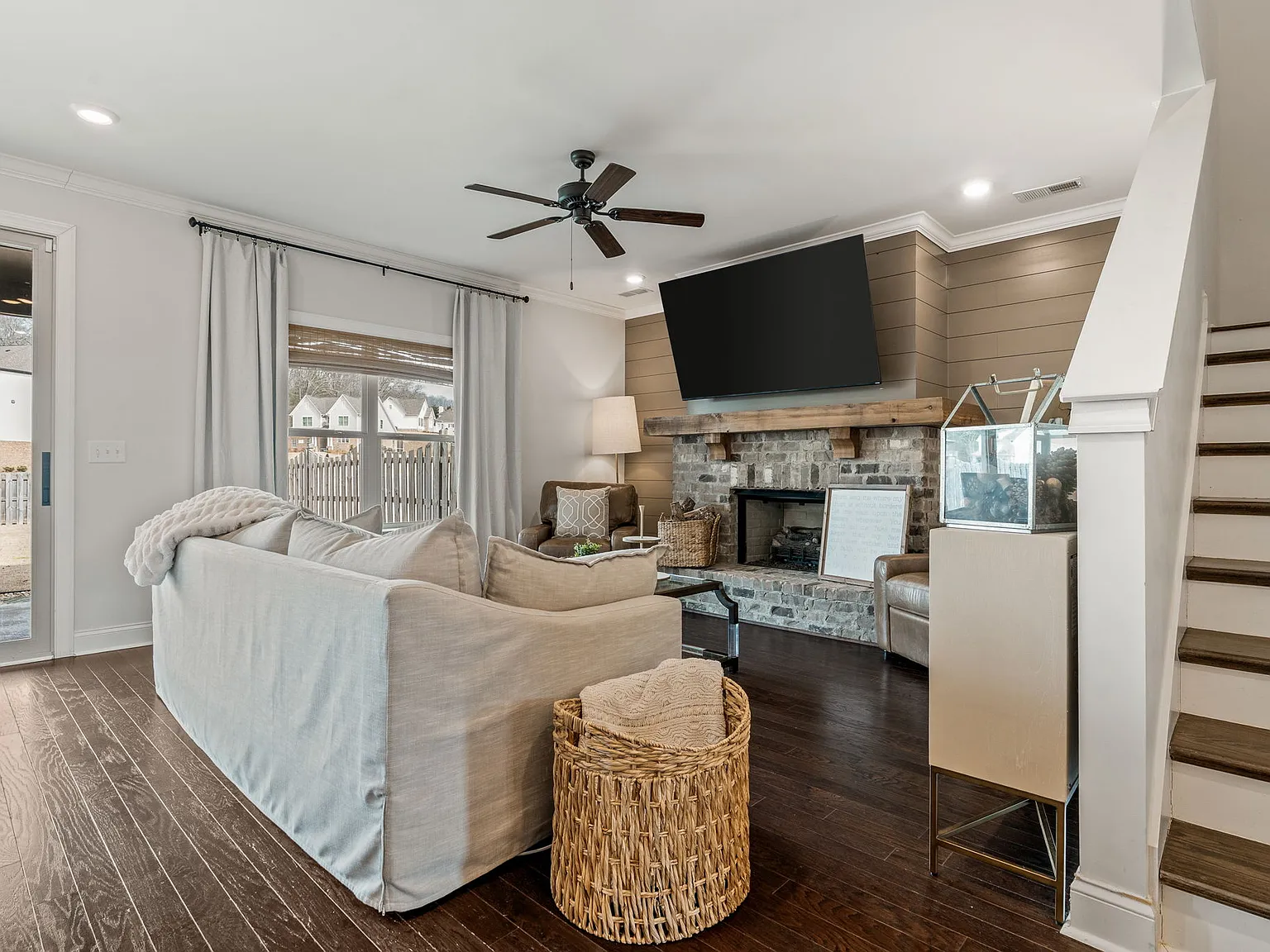 4 bed, 3.5 bath, 2351 sqft, $2,750 — Photo 4