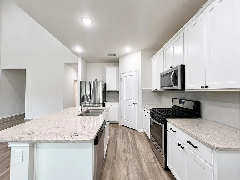 1600 Longhorn Ranch Dr — Photo 6