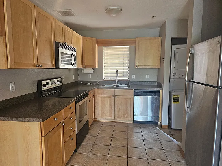 1020 NW Naito Pkwy #N4 — Photo 11