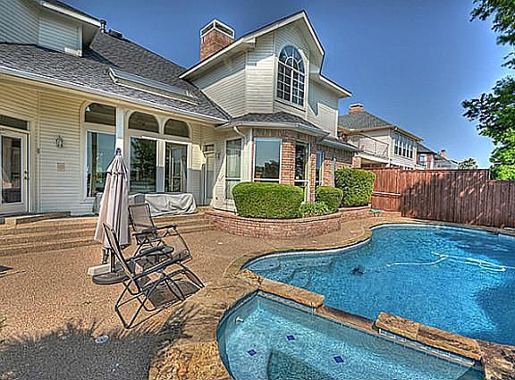 2nd image of 619 Lake Park Dr
