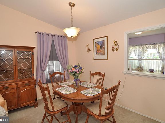 3rd image of 5 Meadowwood Ct