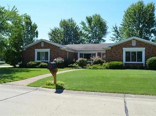 8245 Woodbriar Dr, Evansville, IN 47715