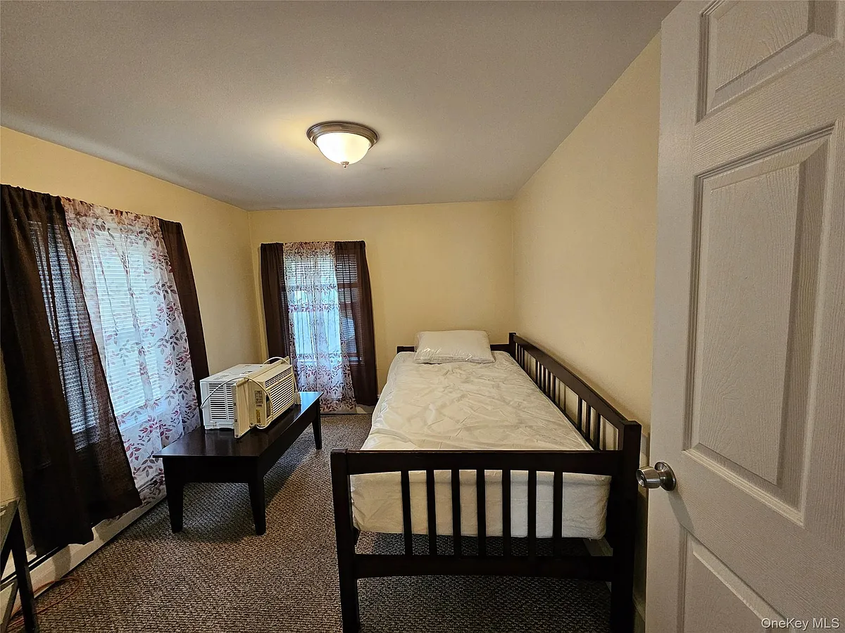 Building Photo - 49 Beacon St #UPPER