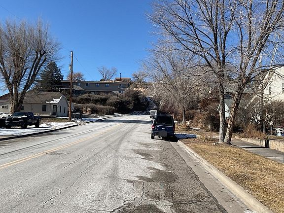 5th image of 420 W 3rd St