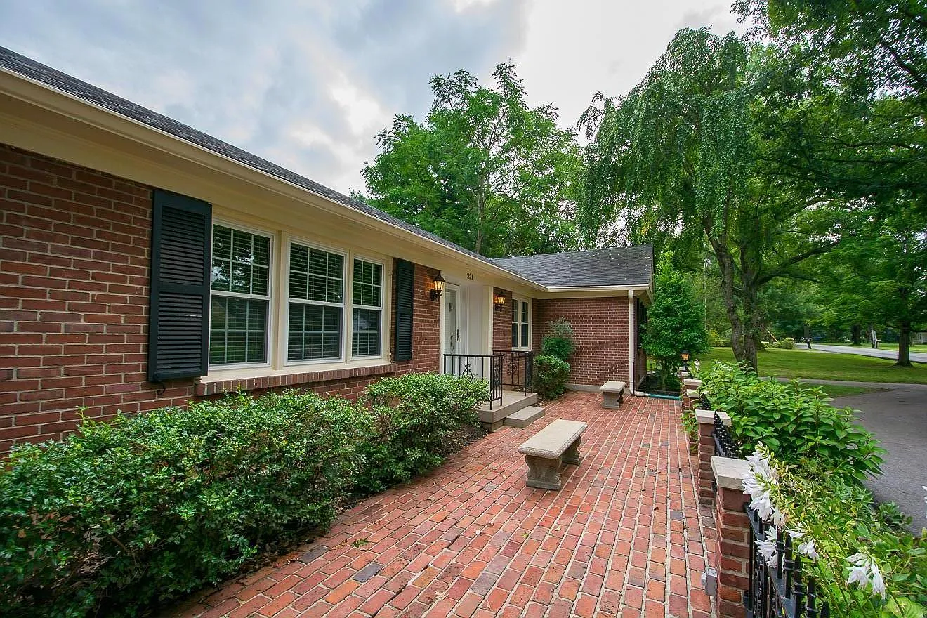 221 Blankenbaker Ln — Photo 4