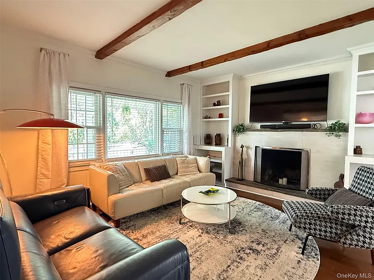 31 Jacobson Ave — Photo 5