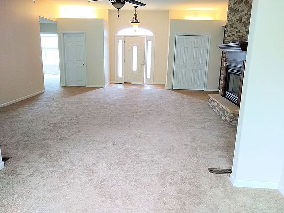 2nd image of 1261 Arrowhead Dr