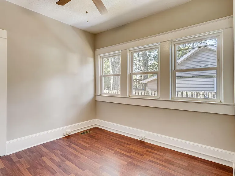 707 E Iredell Ave — Photo 6