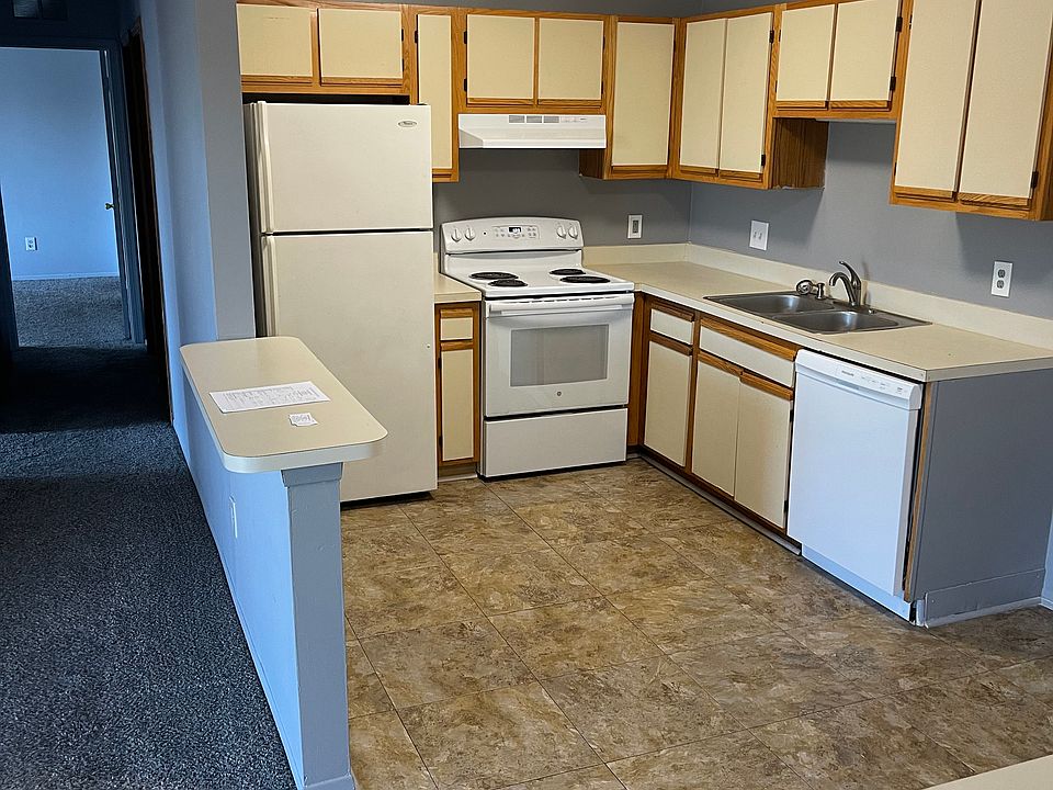 1st image of 43456 Fountain Dr