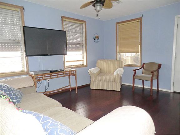 4th image of 1019 Melody Ln