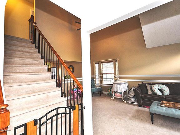 2nd image of 22 Ravenwood Ct