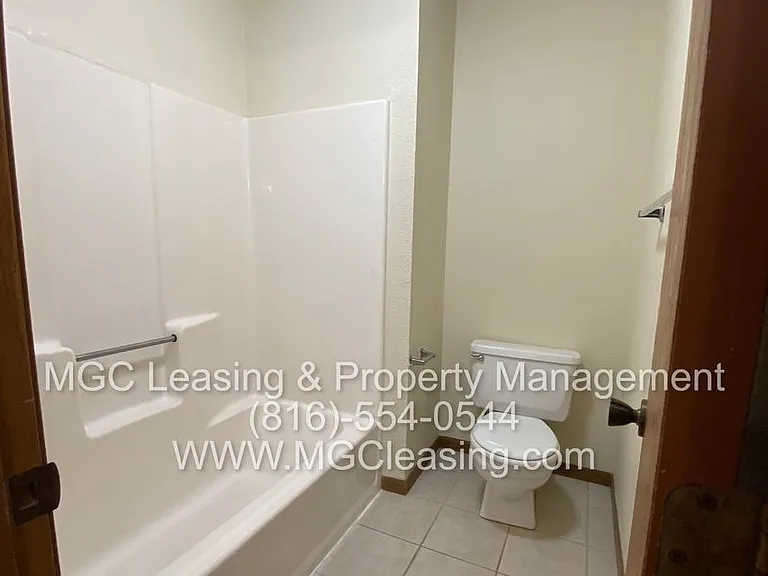 3557-3563 NE Independence Cir — Photo 11