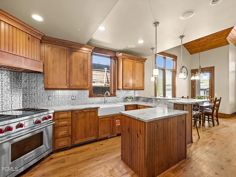 320 Woodside Ave — Photo 6