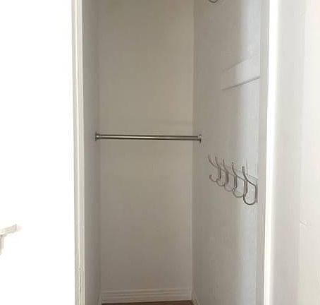 4th image of 3933 Hamilton St