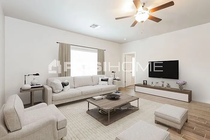 4 bed, 2.0 bath, 1890 sqft, $1,900 — Photo 4