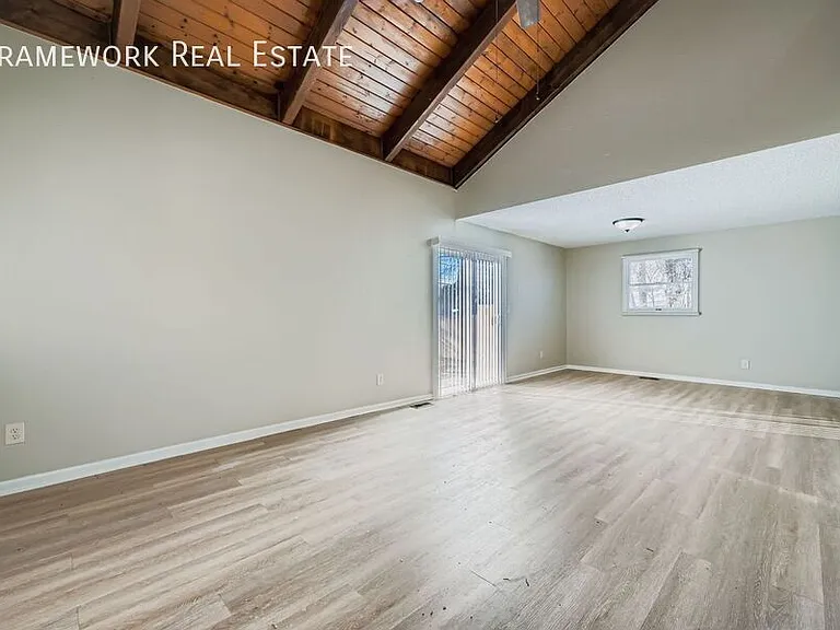 141 E Longs Peak Ave — Photo 2