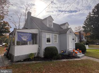 22 W Laurel Rd, Stratford, NJ 08084