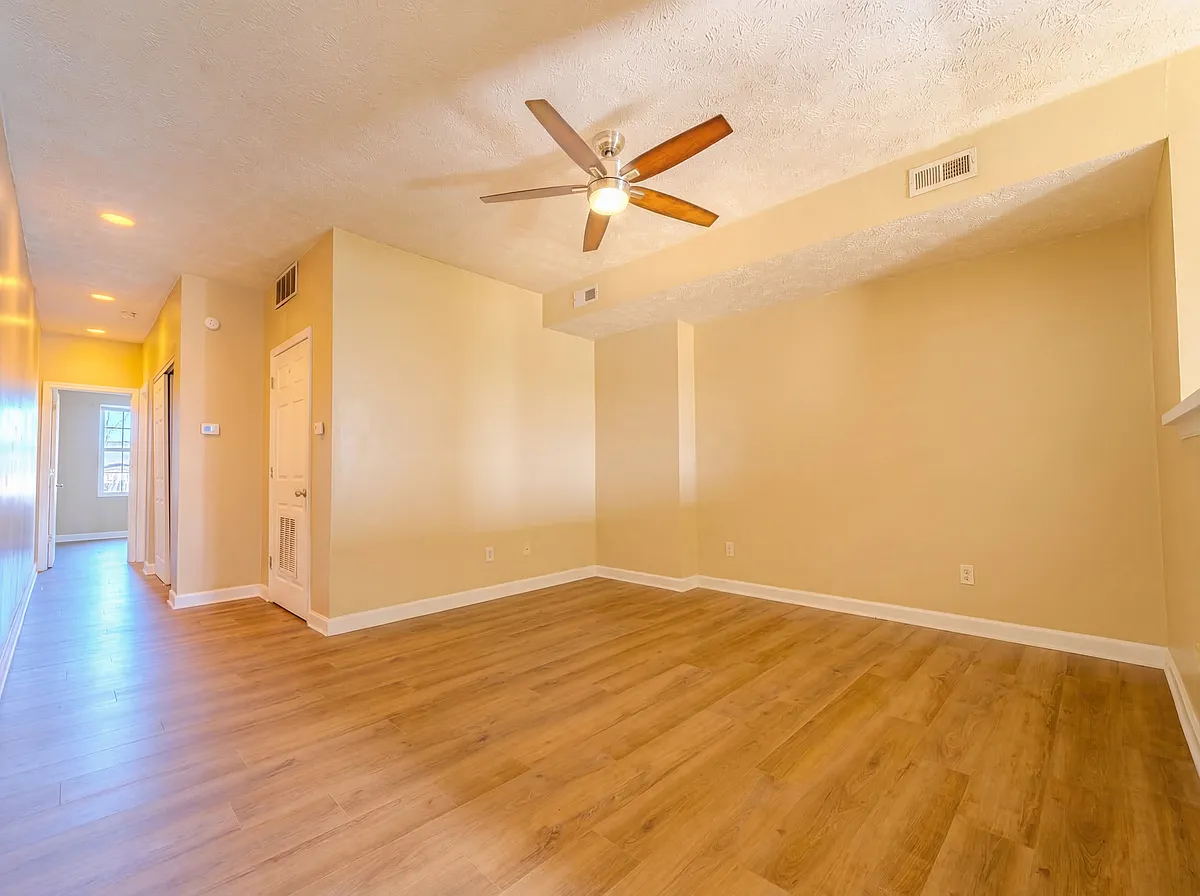 Building Photo - 237 Benton St #202