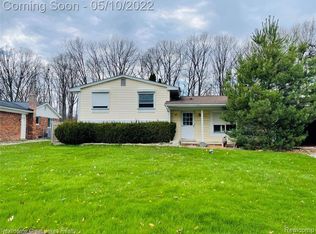 5290 Plymouth Ave, Grand Blanc, MI 48439