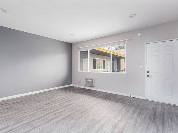 5th image of 417 S Kenmore Ave APT 4