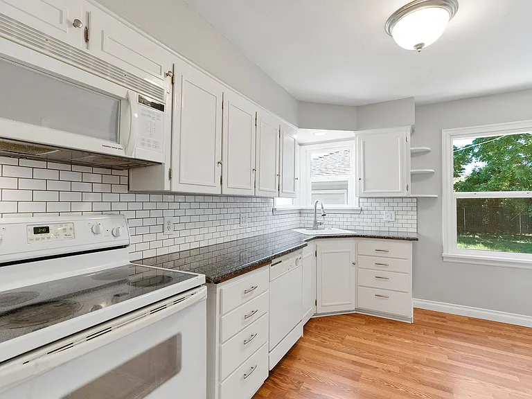 2130 Berry St SE — Photo 5