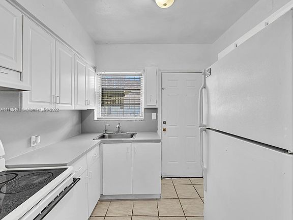 3rd image of 919 NW 23rd Ct #1