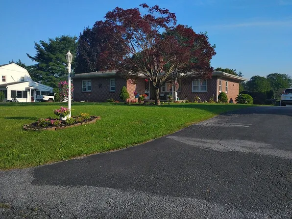 27 E Hill St, Jonestown, PA 17038