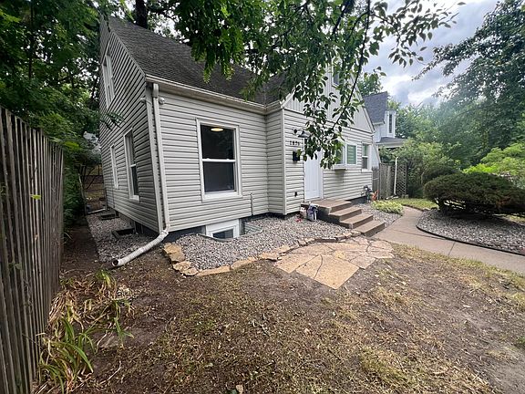 2nd image of 1876 Chelton Ave W
