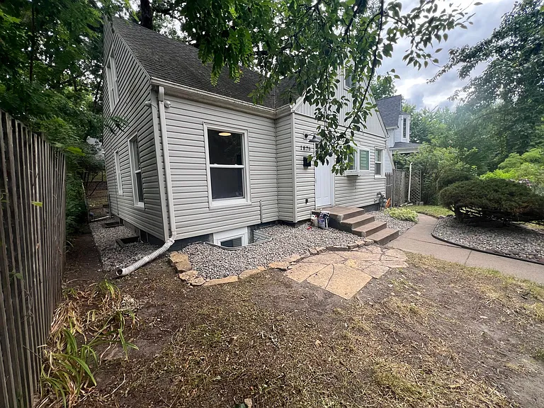 1876 Chelton Ave W — Photo 2
