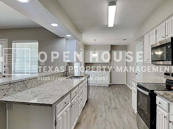 5th image of 1115 Matagorda Dr