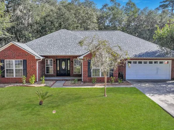 34 Colonial Dr, Midway, GA 31320