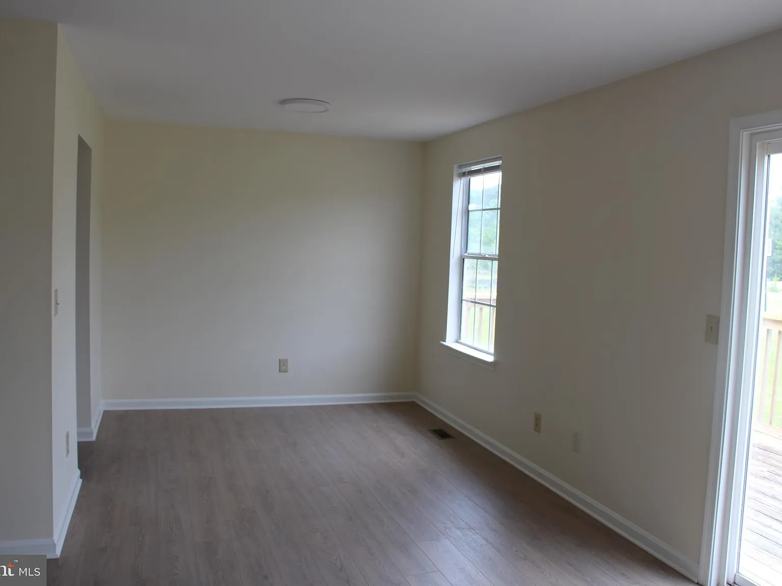 3 bed, 2.5 bath, 2240 sqft, $2,399 — Photo 4